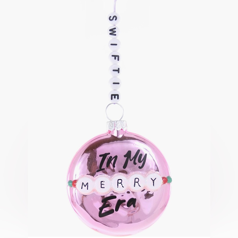 Swiftie~In My Merry Era because at this time of the year, couldn’t be any other!